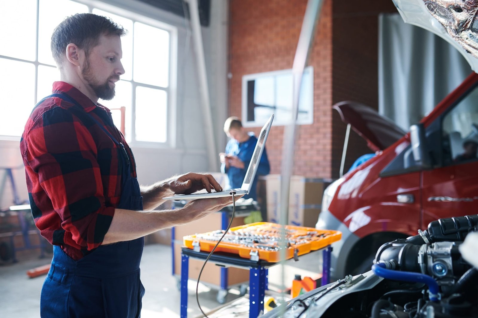 Networking in repair service workshop